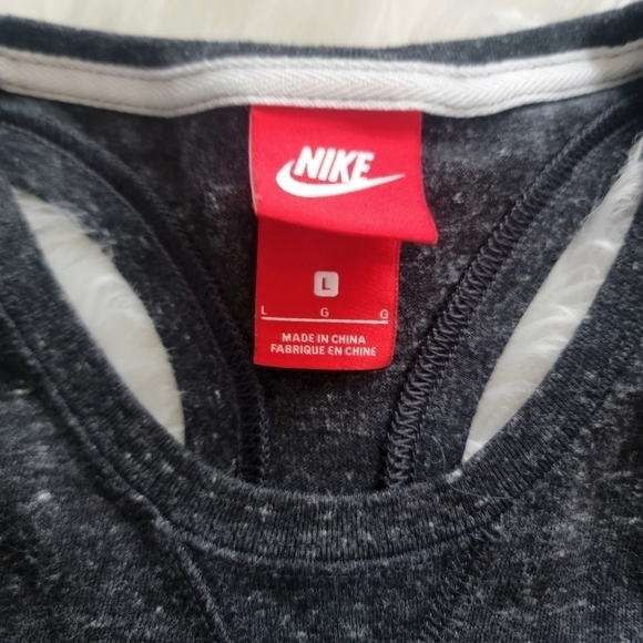 2/$20 Nike Tank Top L - Picture 3 of 4